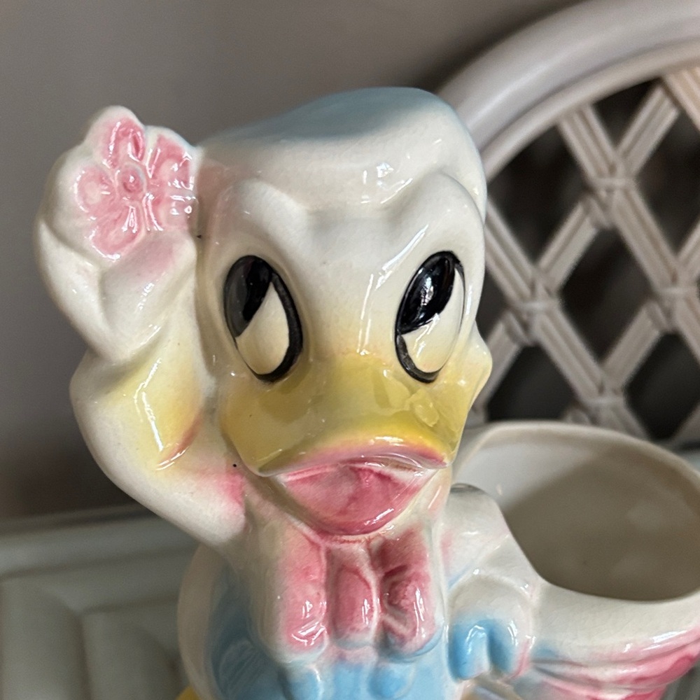 Vintage 1940’s Disney Donald Duck Vase - Picture 2 of 11